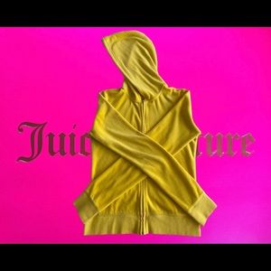 YELLOW JUICY COUTURE SWEATER